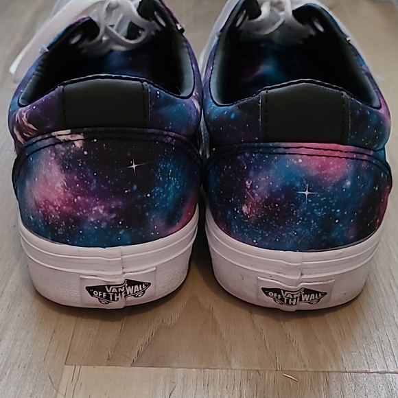 Vans - Picture 5 of 7